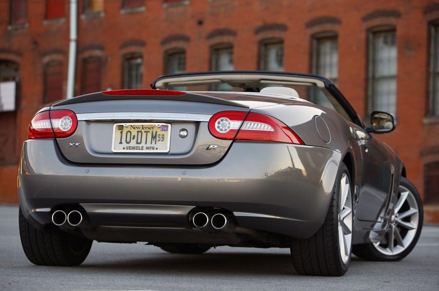  Jaguar XKR Convertible 2011 года  (фото 17 из 42)